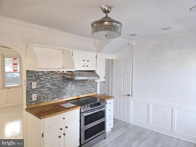 407 PARIS, Brooklawn, NJ 08030