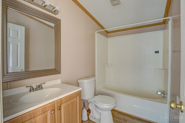 2001 Justin Lane, Franklin Twp, OH 45106