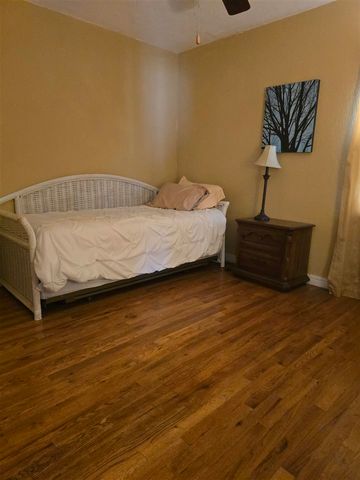 1021 E Gladstone, Frederick, OK 73542