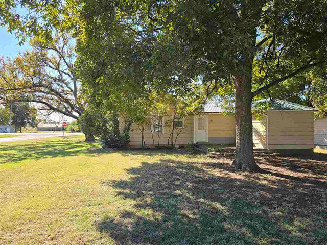 1021 E Gladstone, Frederick, OK 73542