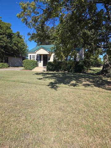 1021 E Gladstone, Frederick, OK 73542