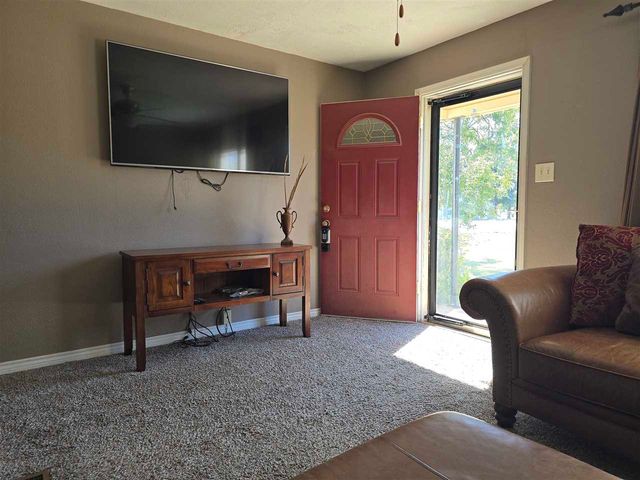 1021 E Gladstone, Frederick, OK 73542