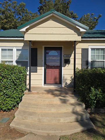 1021 E Gladstone, Frederick, OK 73542