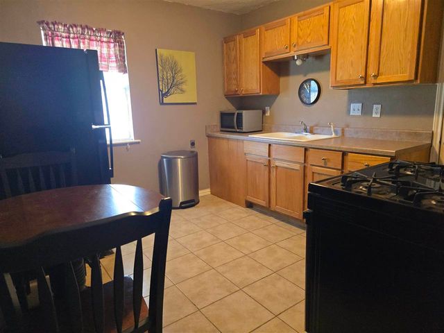 1021 E Gladstone, Frederick, OK 73542