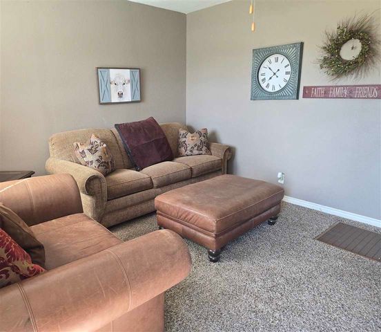 1021 E Gladstone, Frederick, OK 73542