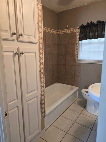 1021 E Gladstone, Frederick, OK 73542