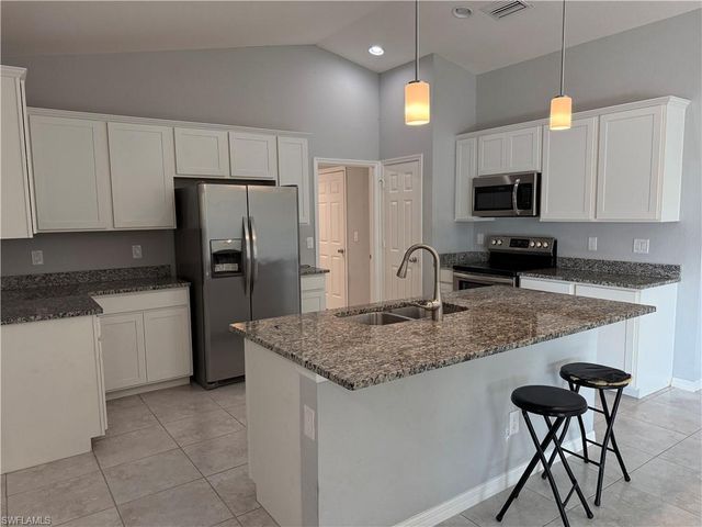 910 NW 8th TER, Cape Coral, FL 33993