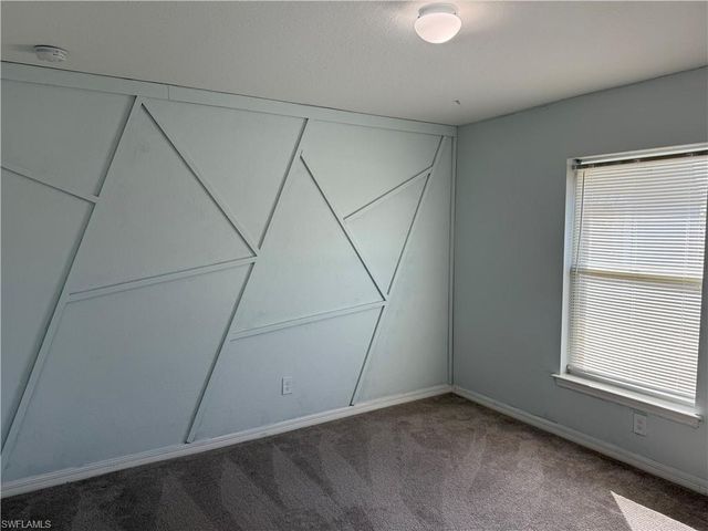 910 NW 8th TER, Cape Coral, FL 33993