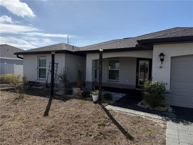 910 NW 8th TER, Cape Coral, FL 33993