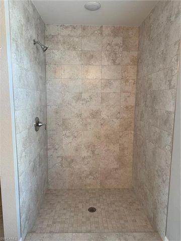 910 NW 8th TER, Cape Coral, FL 33993