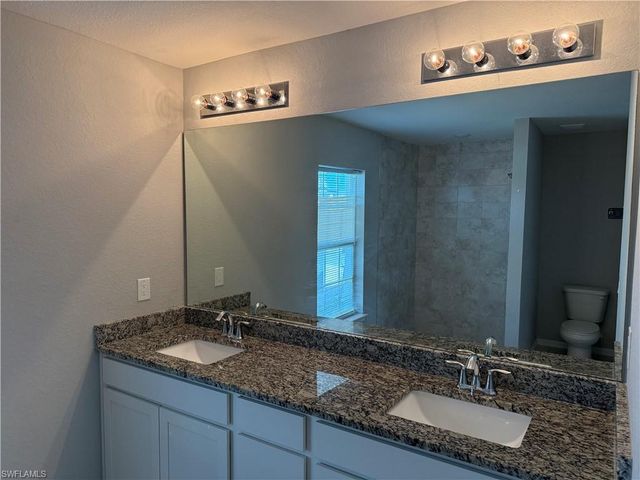 910 NW 8th TER, Cape Coral, FL 33993