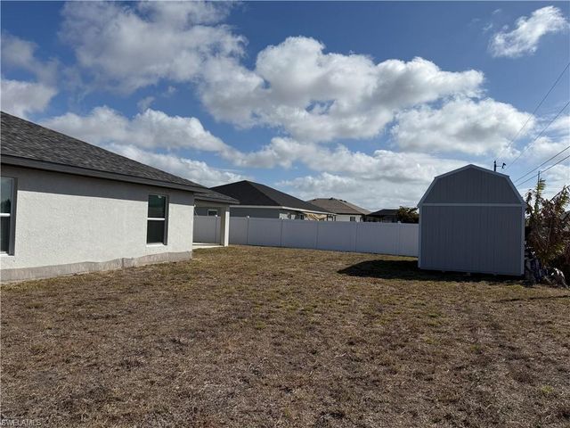 910 NW 8th TER, Cape Coral, FL 33993