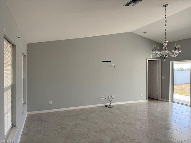 910 NW 8th TER, Cape Coral, FL 33993