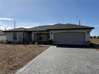 910 NW 8th TER, Cape Coral, FL 33993