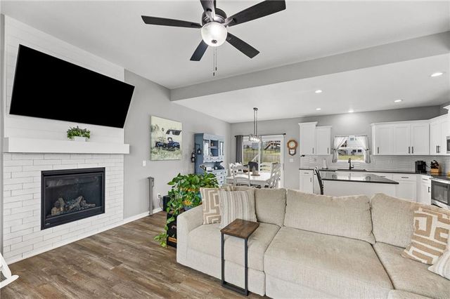 11722 N Manning Avenue, Kansas City, MO 64157