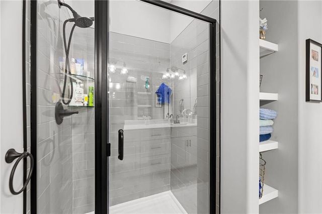 11722 N Manning Avenue, Kansas City, MO 64157