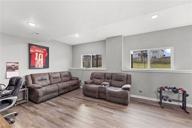 11722 N Manning Avenue, Kansas City, MO 64157