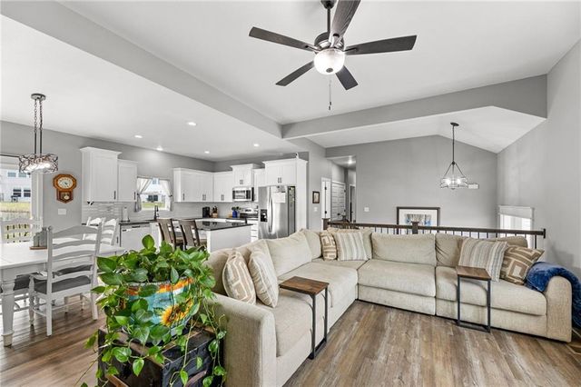 11722 N Manning Avenue, Kansas City, MO 64157