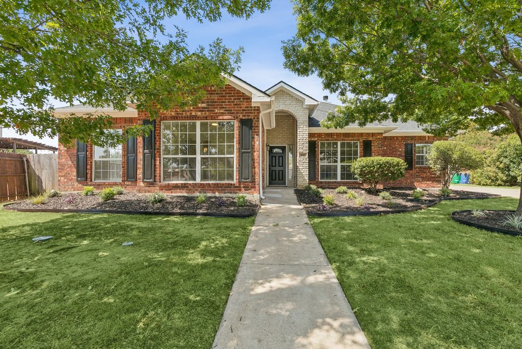 636 Whitetail Deer Lane, Crowley, TX 76036 — exterior