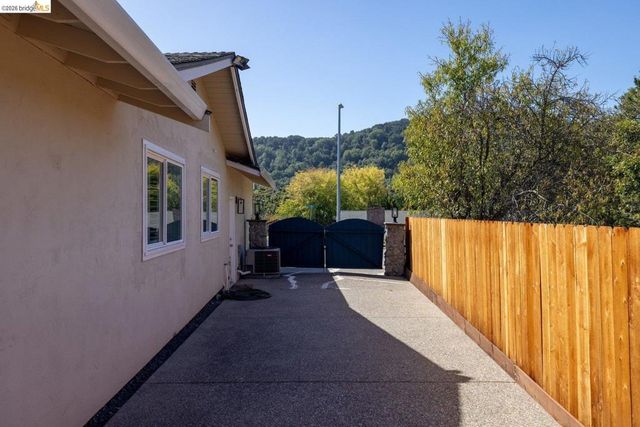 2615 Alhambra Way, Pinole, CA 94564