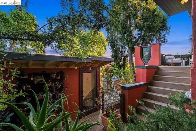 1049 Keith Ave, Berkeley, CA 94708