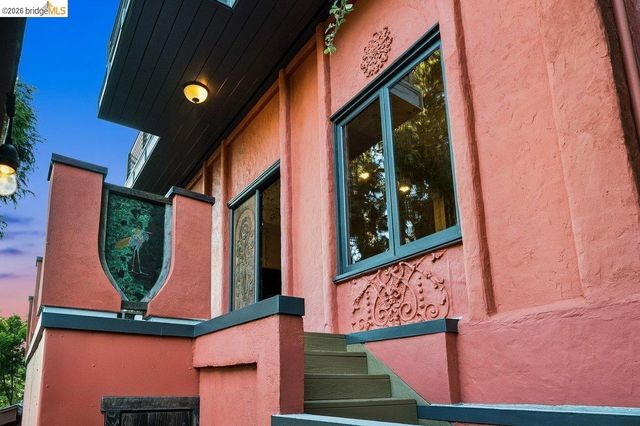 1049 Keith Ave, Berkeley, CA 94708