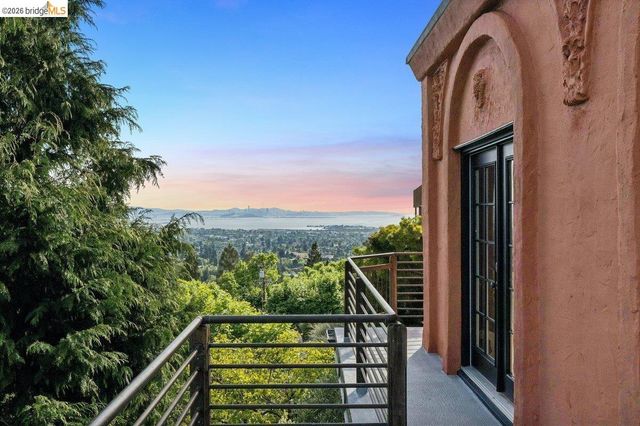 1049 Keith Ave, Berkeley, CA 94708