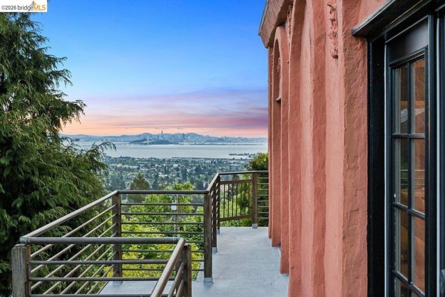 1049 Keith Ave, Berkeley, CA 94708