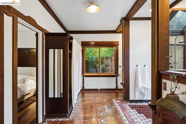 1049 Keith Ave, Berkeley, CA 94708