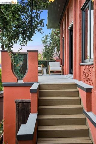 1049 Keith Ave, Berkeley, CA 94708