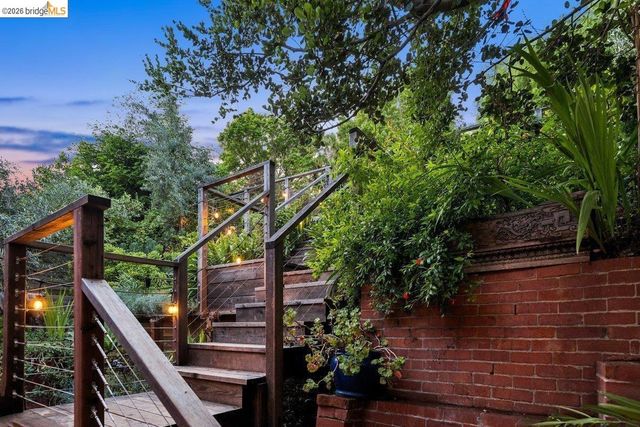 1049 Keith Ave, Berkeley, CA 94708
