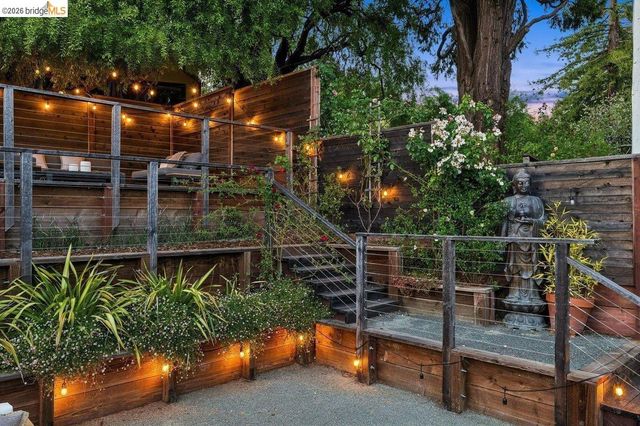 1049 Keith Ave, Berkeley, CA 94708