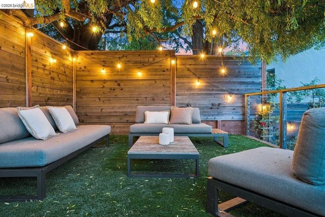 1049 Keith Ave, Berkeley, CA 94708