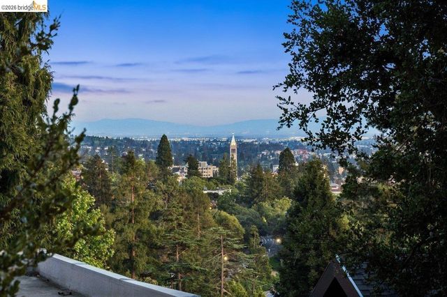 1049 Keith Ave, Berkeley, CA 94708