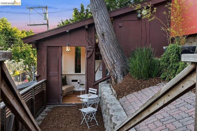 1049 Keith Ave, Berkeley, CA 94708