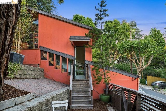 1049 Keith Ave, Berkeley, CA 94708