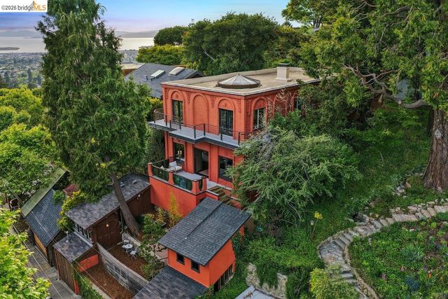 1049 Keith Ave, Berkeley, CA 94708