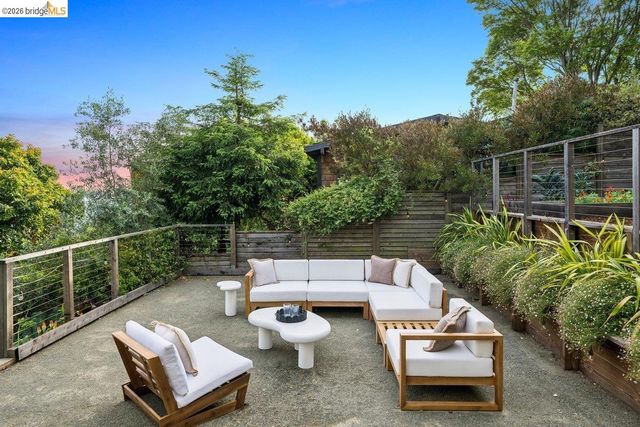 1049 Keith Ave, Berkeley, CA 94708