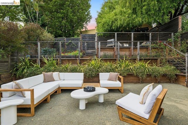 1049 Keith Ave, Berkeley, CA 94708