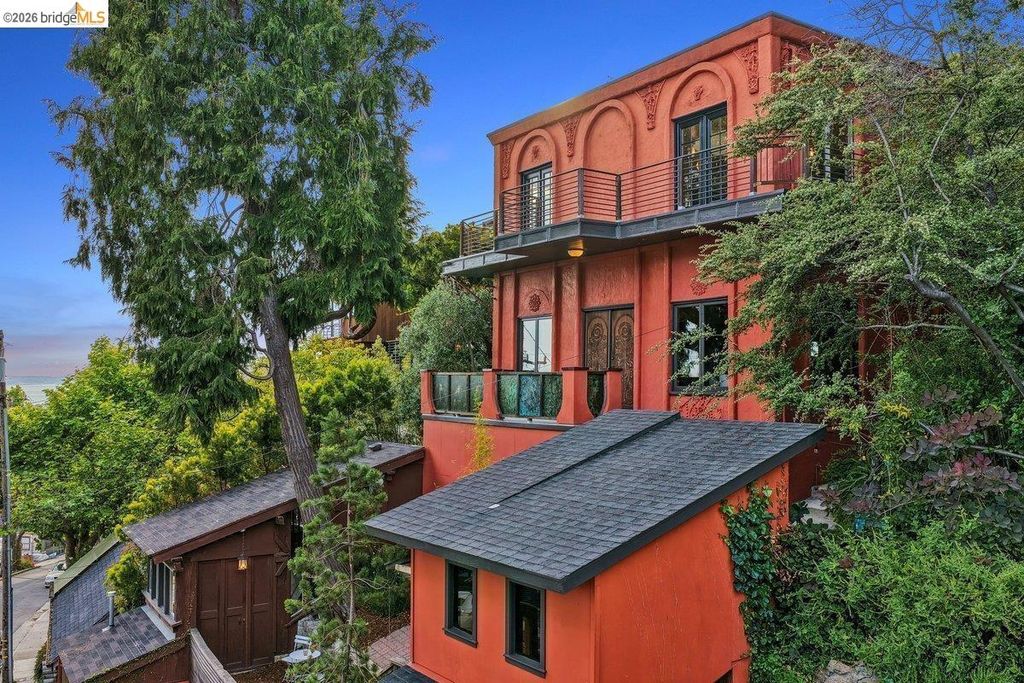 1049 Keith Ave, Berkeley, CA 94708
