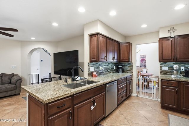 1260 N Amberbrooke Avenue, Tucson, AZ 85745