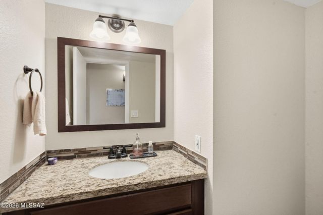 1260 N Amberbrooke Avenue, Tucson, AZ 85745