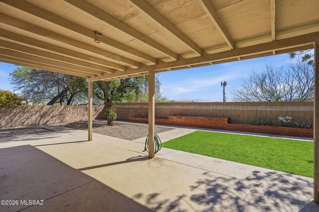 1260 N Amberbrooke Avenue, Tucson, AZ 85745