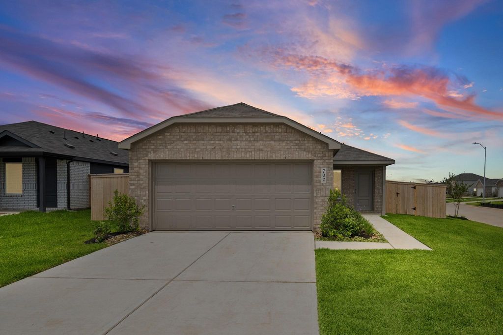 702 Umbrella Tree Drive, Magnolia, TX 77354