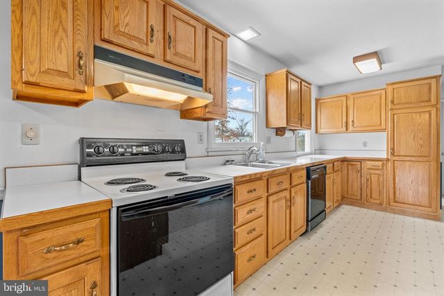 127 WATSON RD, State College, PA 16801