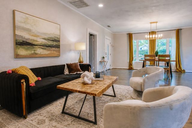 118 S Marlborough Avenue, Dallas, TX 75208
