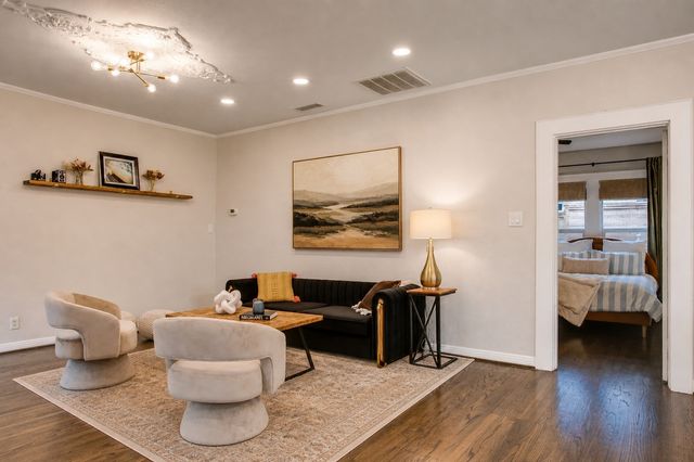 118 S Marlborough Avenue, Dallas, TX 75208