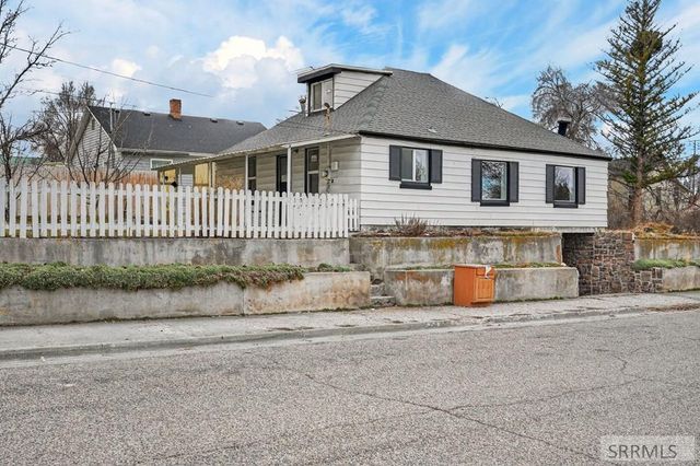 990 Ada Avenue, Idaho Falls, ID 83402