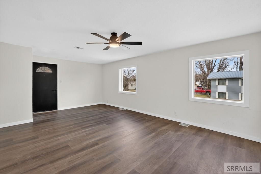 Image 5 of property listing at 990 Ada Avenue, Idaho Falls, ID 83402