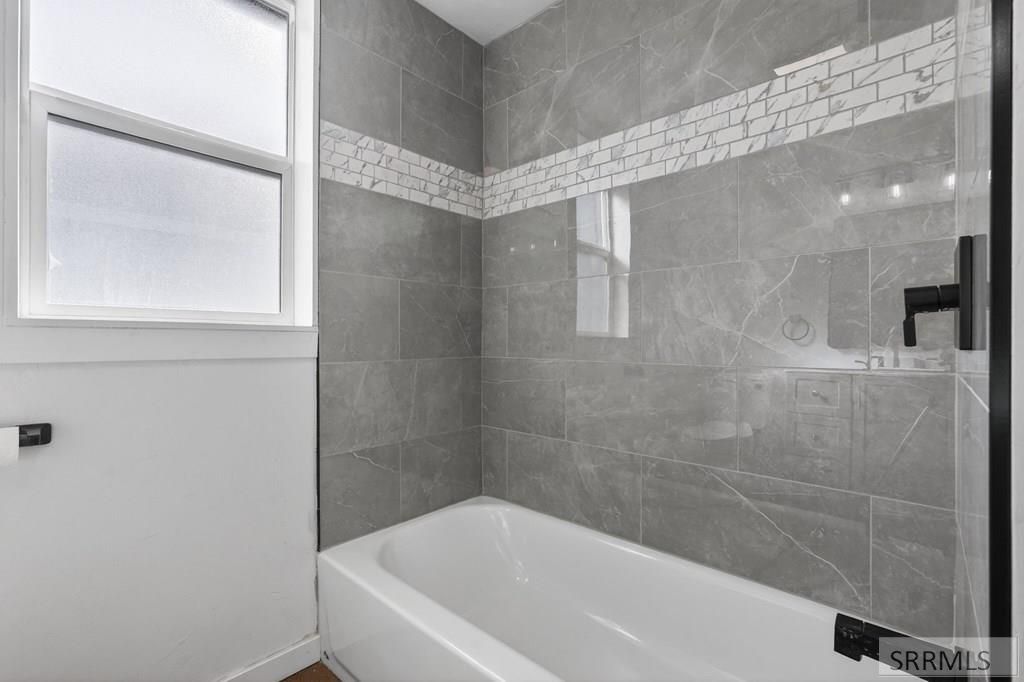 Image 9 of property listing at 990 Ada Avenue, Idaho Falls, ID 83402